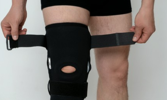 W jaki sposób opaski ortopedyczne chronią kolana przed przeciążeniami?