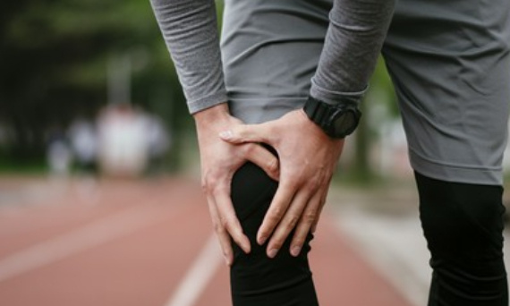 Dlaczego wielu biegaczy ma problem z kolanami?