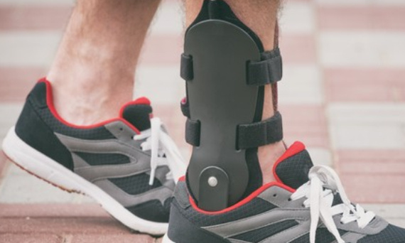 Jakie akcesoria ortopedyczne pomogą postawić sportowca na nogi?